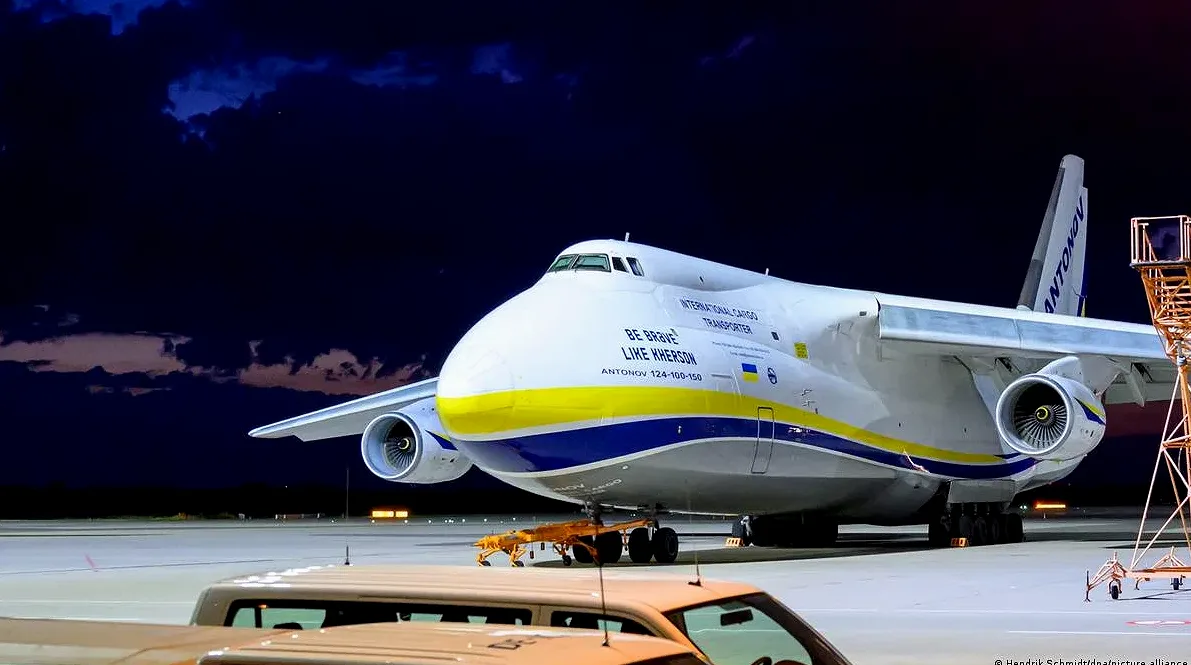 Украинский тяжелый транспортный самолет Ан-124