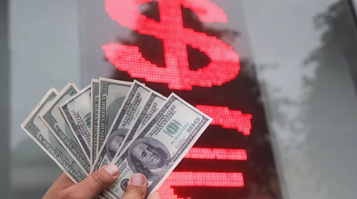 В Казахстане 18 октября доллар в обменниках продавали до 456 тенге